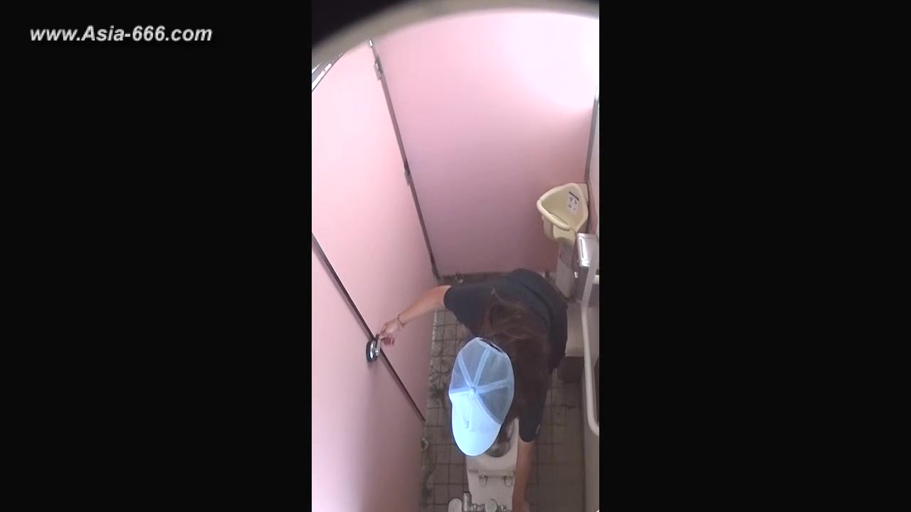 peeping beach changing room.***