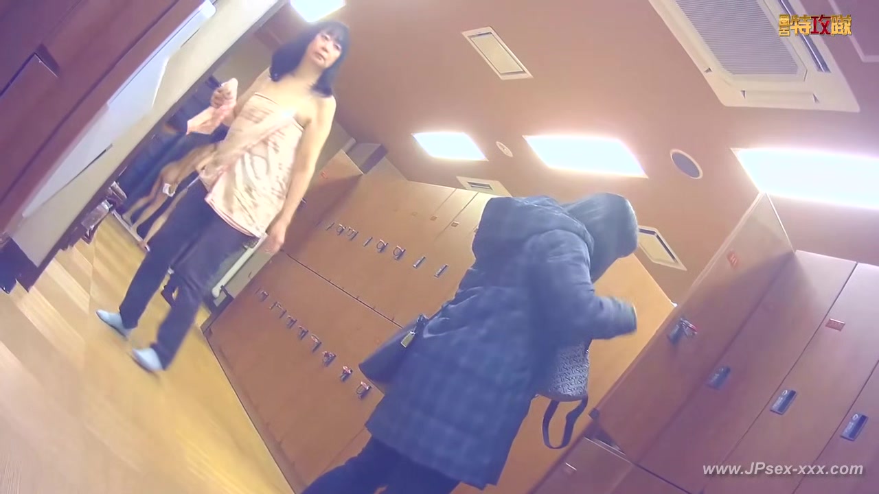 japanese public bathroom changeroom.101
