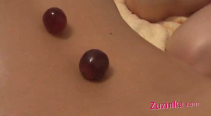 Amateur Zuzinka gets sexy lesbian massage