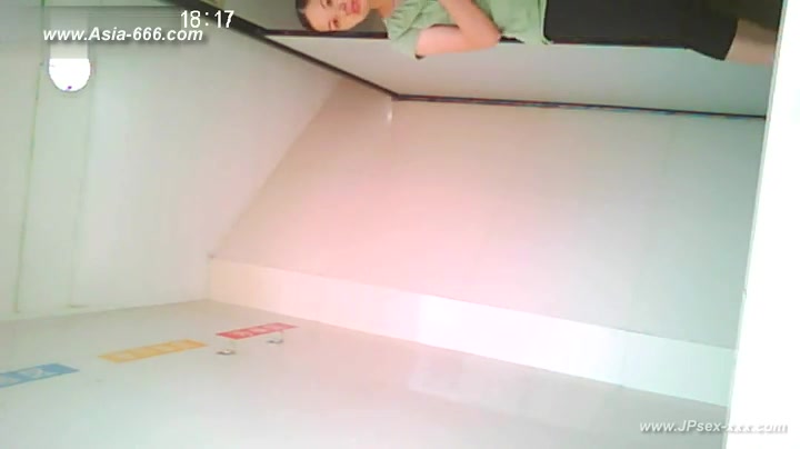 chinese girls go to toilet.49