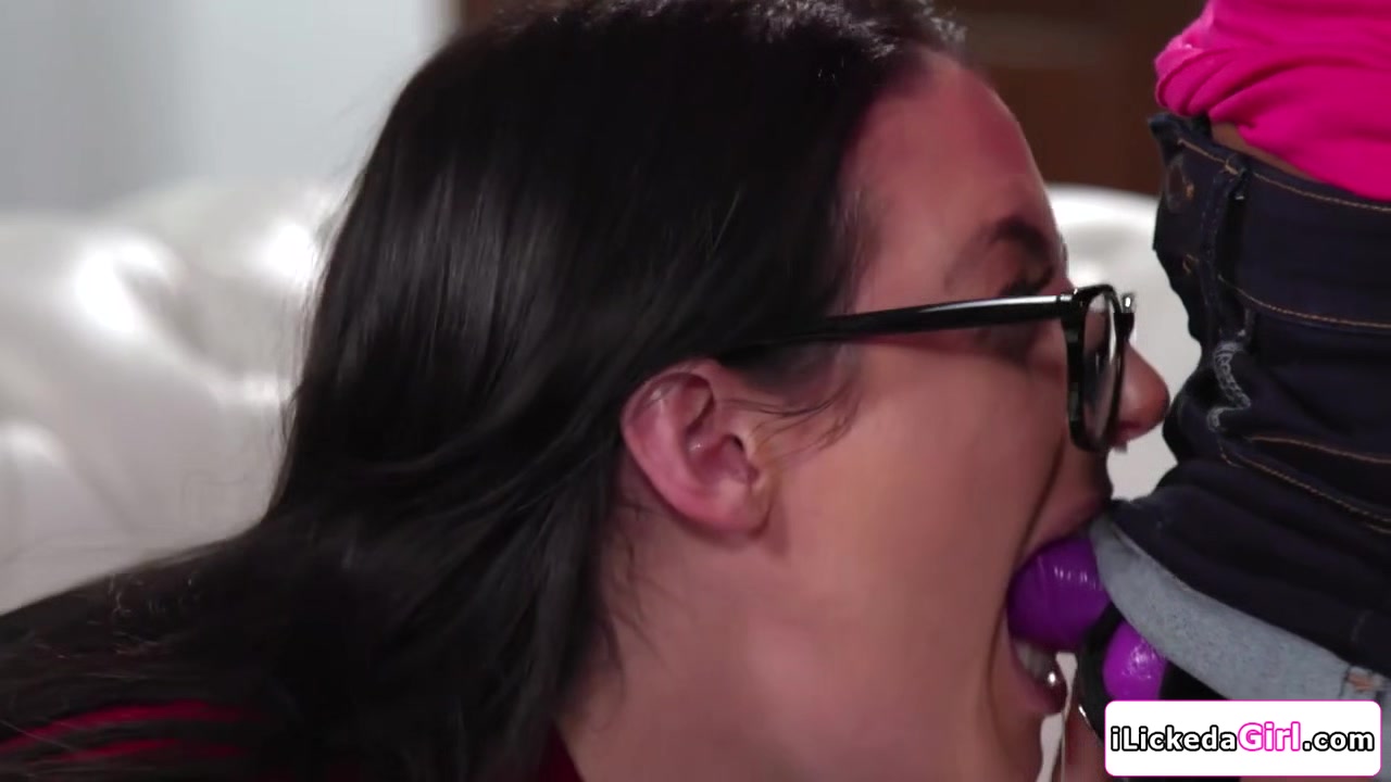 Ebony pornstar confronts then and lesbian user with strapon