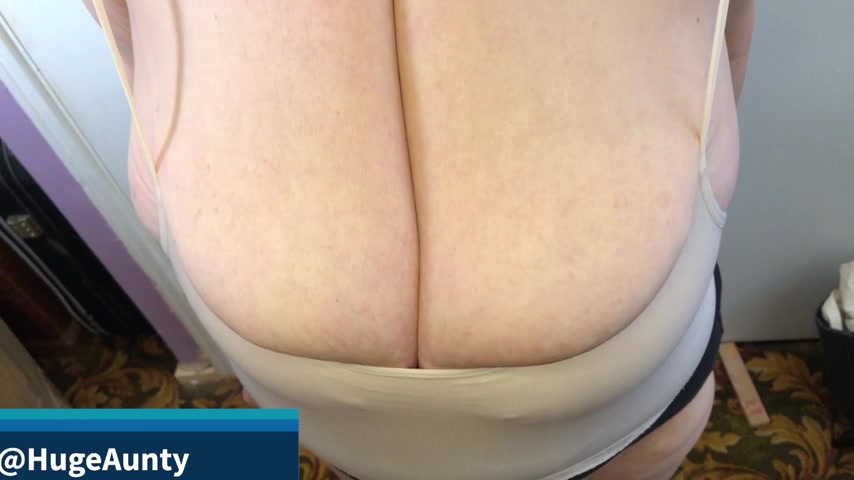 Mrs Huge Auntys Story - SecretHandful