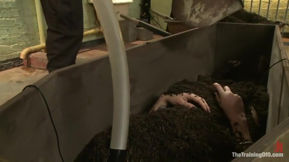 Sophie Monroe aka dolly meatsDay 1-Buried Alive, Humiliated, and Tormented