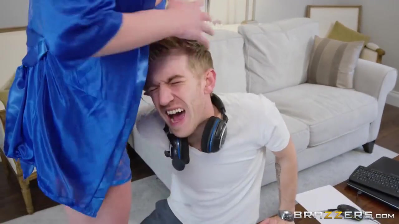 Cathy Heaven And Danny D - Wife Searchs For A Way To Catch Attention Of Her Gamer Hubby