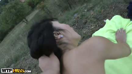 Wicked hottie sucks in the park