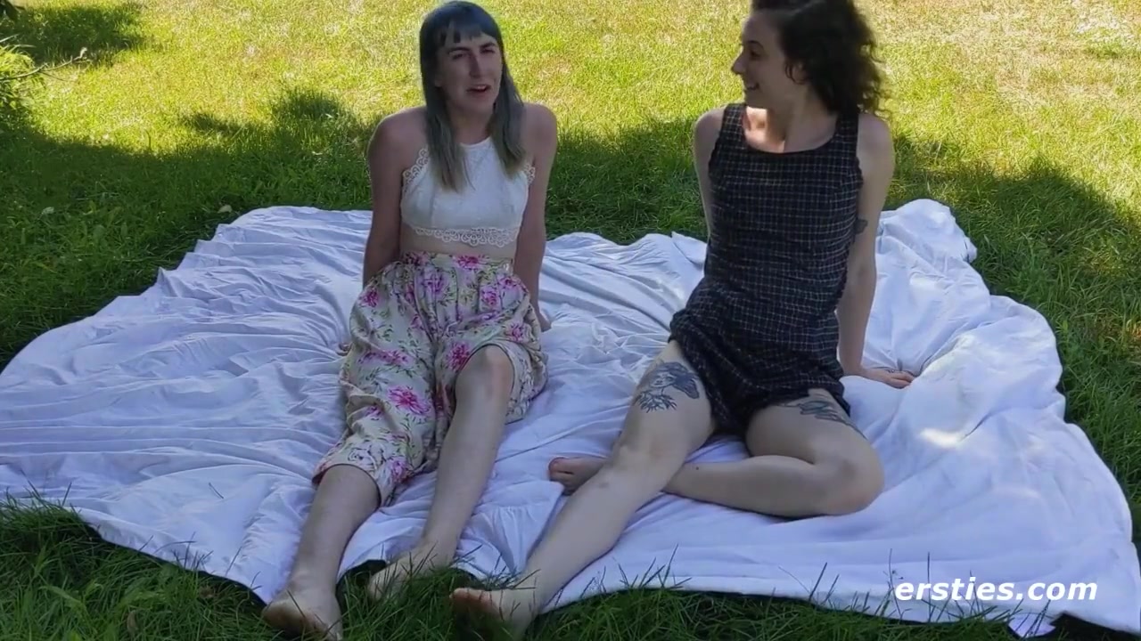 Peach & Daisy Enjoy The Great Outdoors