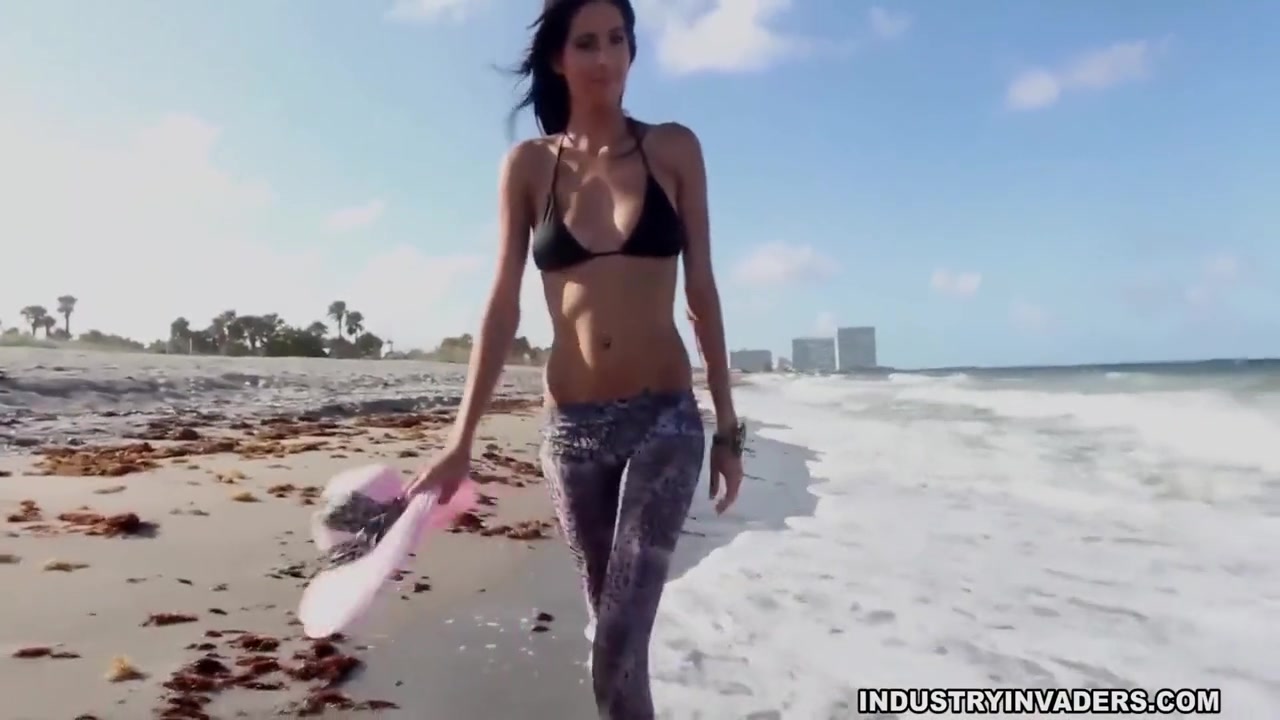 Wanna See Me Cum On A Public Beach? Latina Sodia Vega For - Beautiful Girls