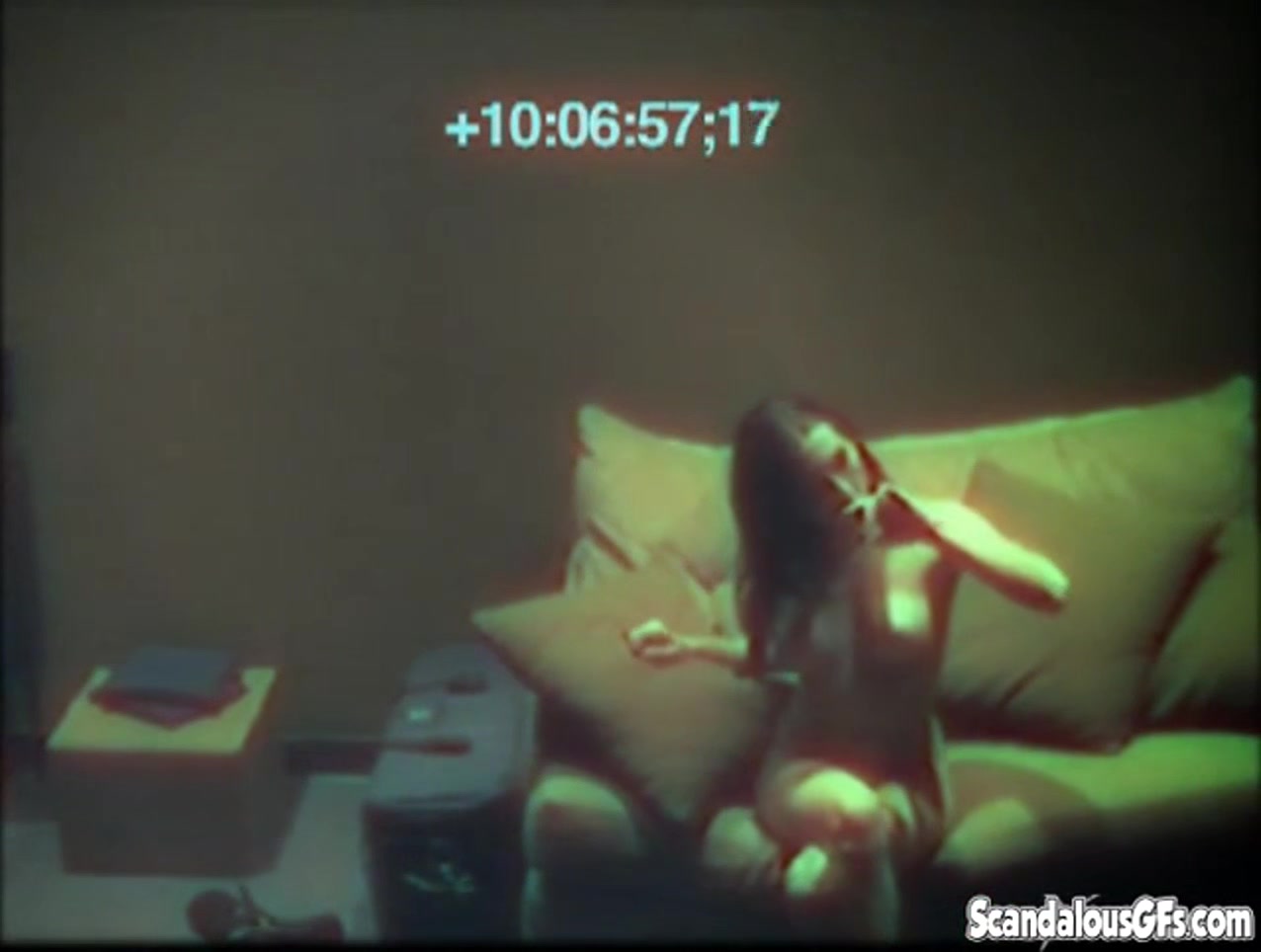 Watch this solo slut finger fucking her pussy