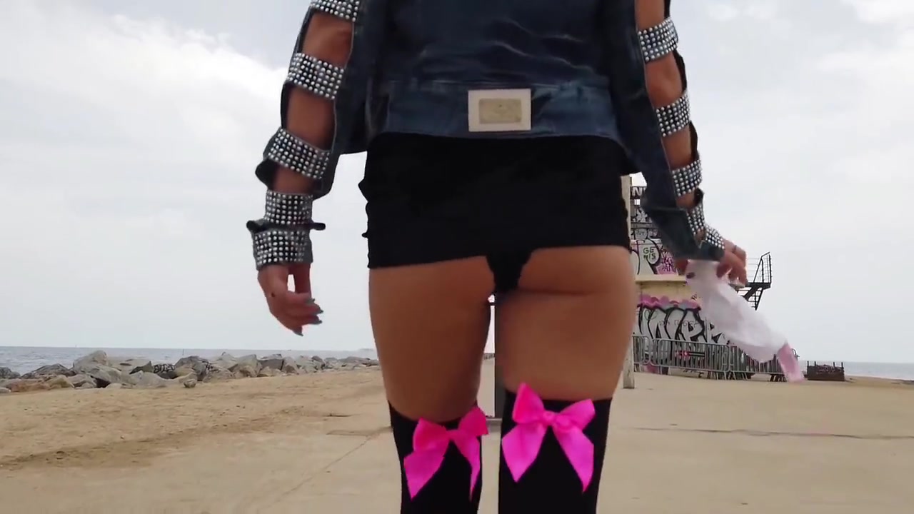 Squirting On Beach Hot Girl Extreme Masturbation Till Orgasm