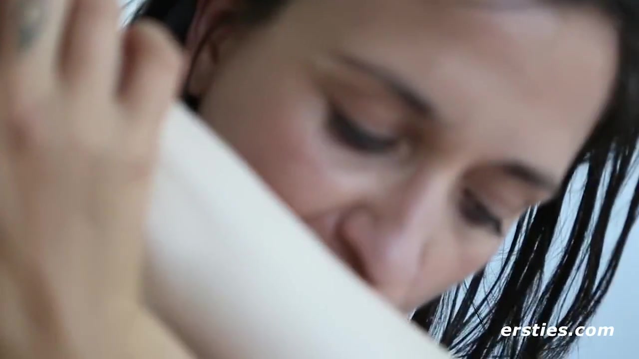 Liandra Passionate Amateur Lesbian Sex With Louise Louellen