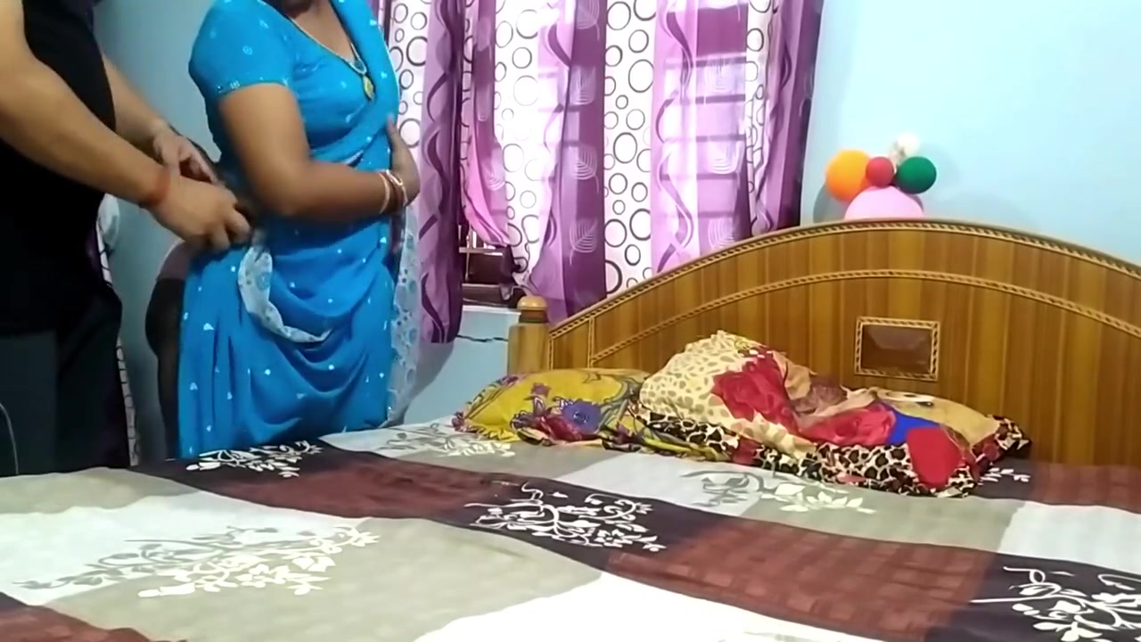 Doctor Smriti Sucking And Fucking Hard In Blue Saree With Her Colleague Mishra At Home On