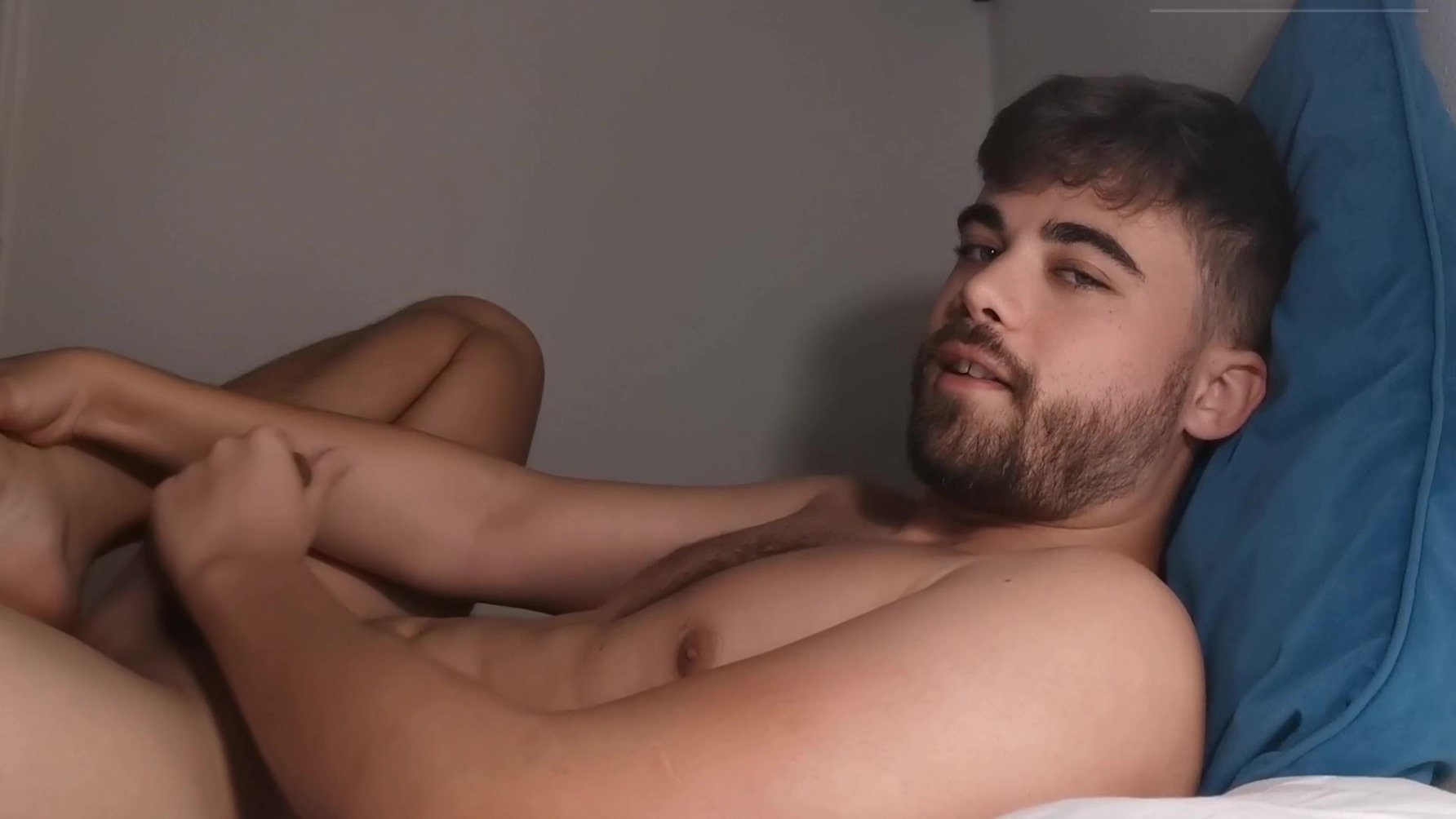 French Amateur Experiences Pleasure While Sucking Toes