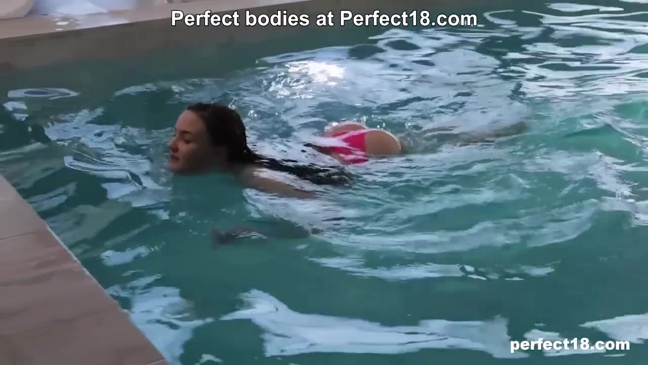 Fast Fingers at the Swimming Pool - Perfect18