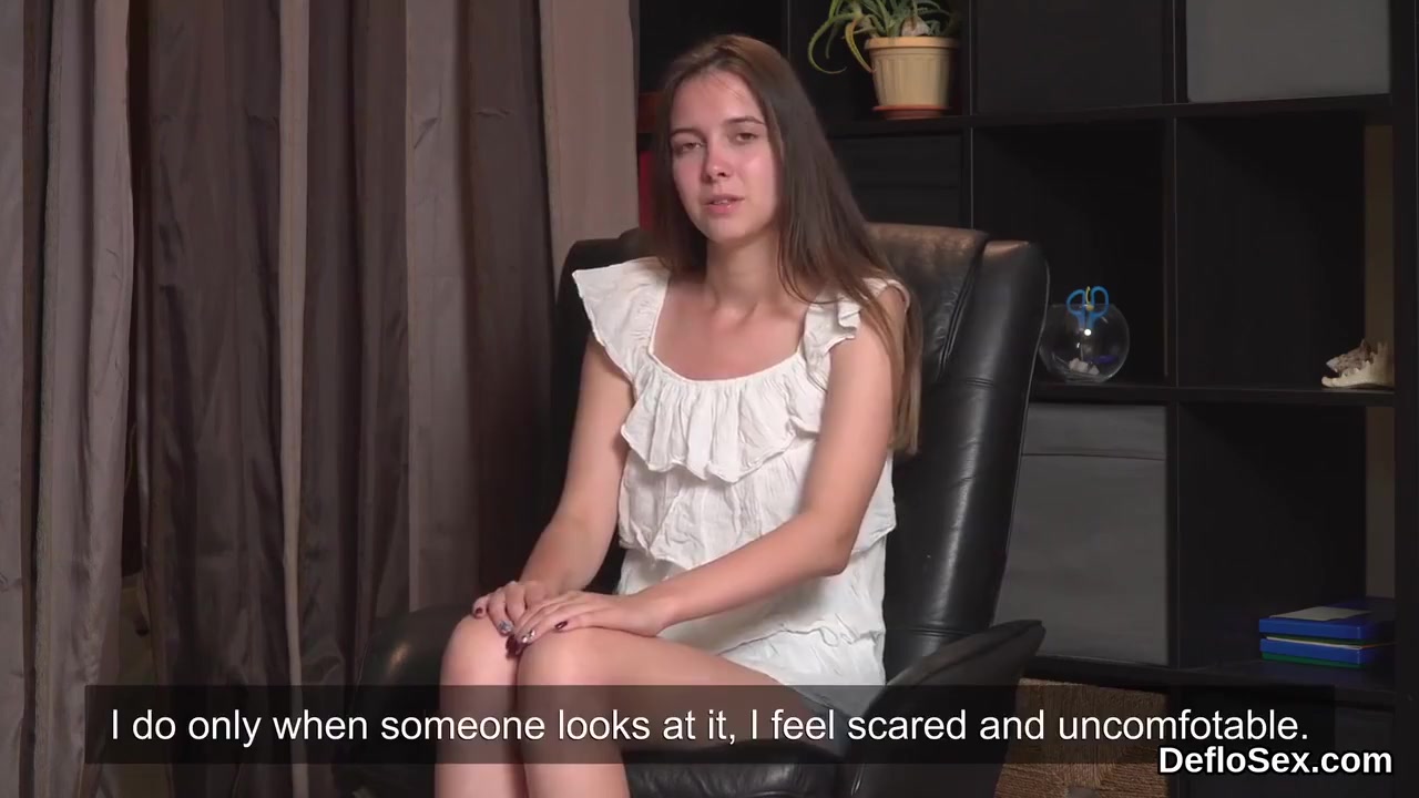 Intriguing teen 18+ Finger Fucks Narrow Pussy Until She Is