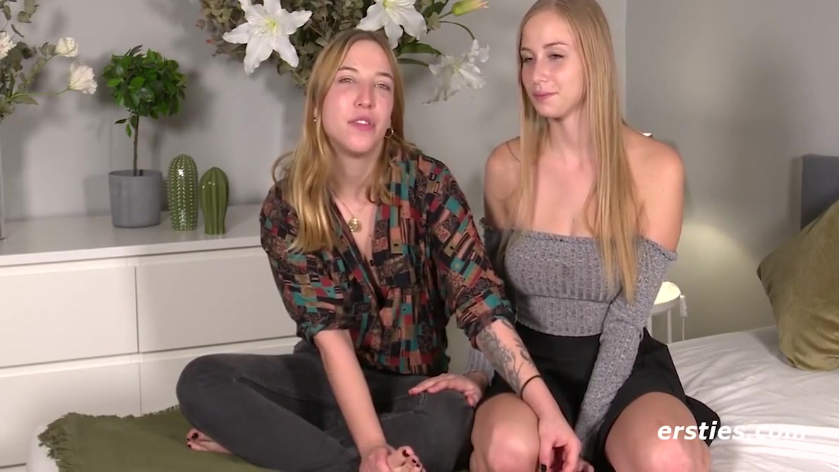 Lesbian Fingering - Sirena & Zoe Lick Their Minds