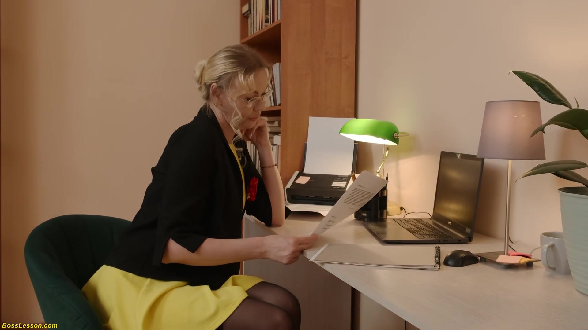 Secret Fantasy Of The Secretary Becomes Reality