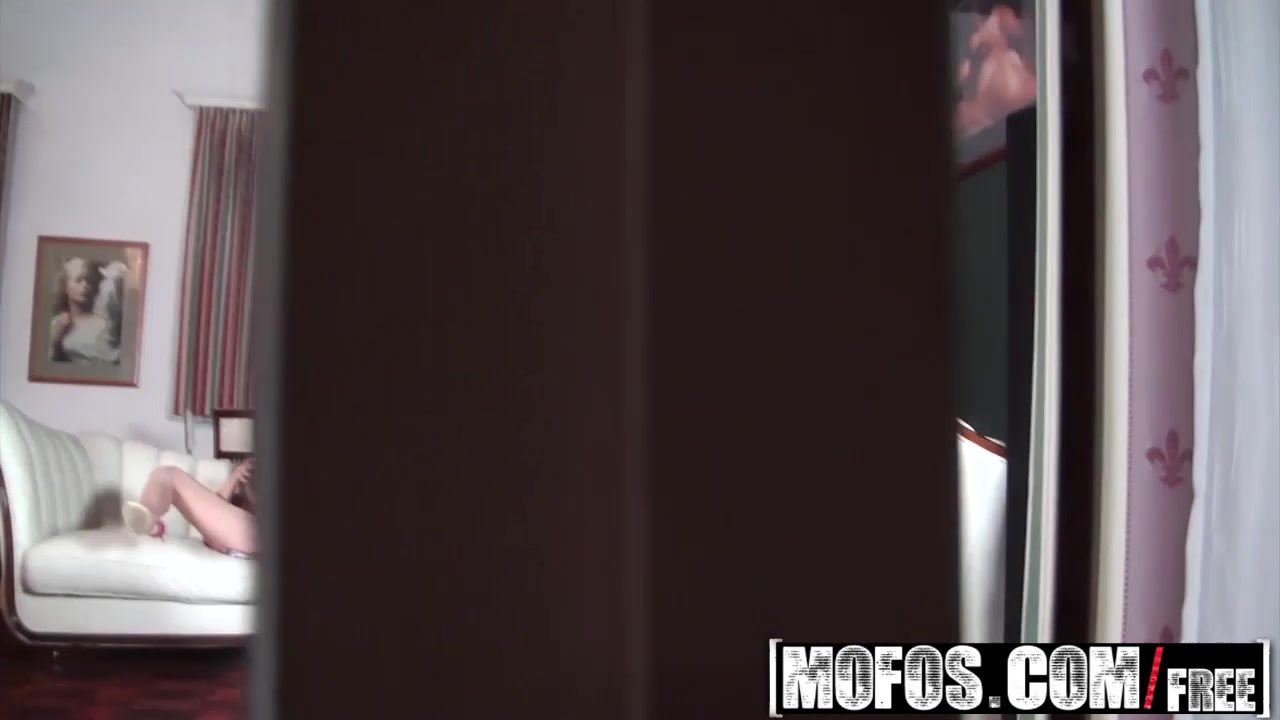 Mofos - Pervs On Patrol - Anabell - Films Amateur Couple