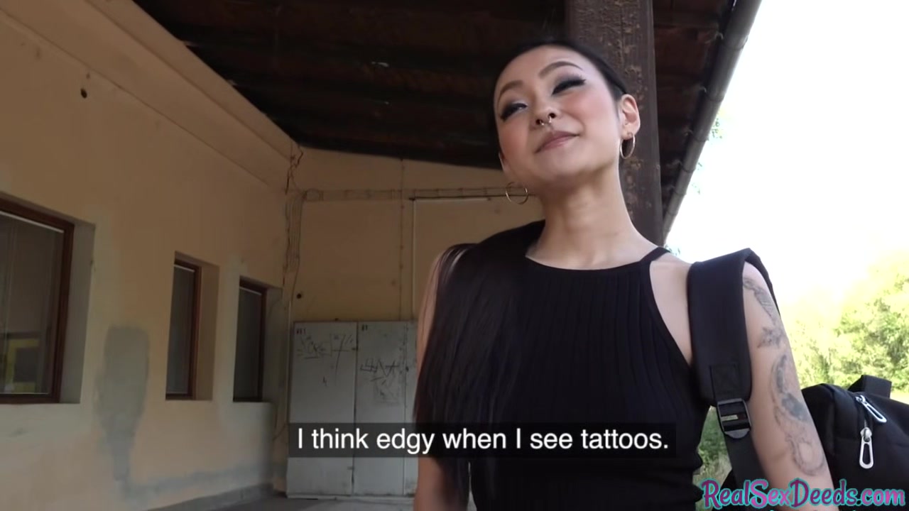 Pierced asian babe gets money for having outdoor public sex
