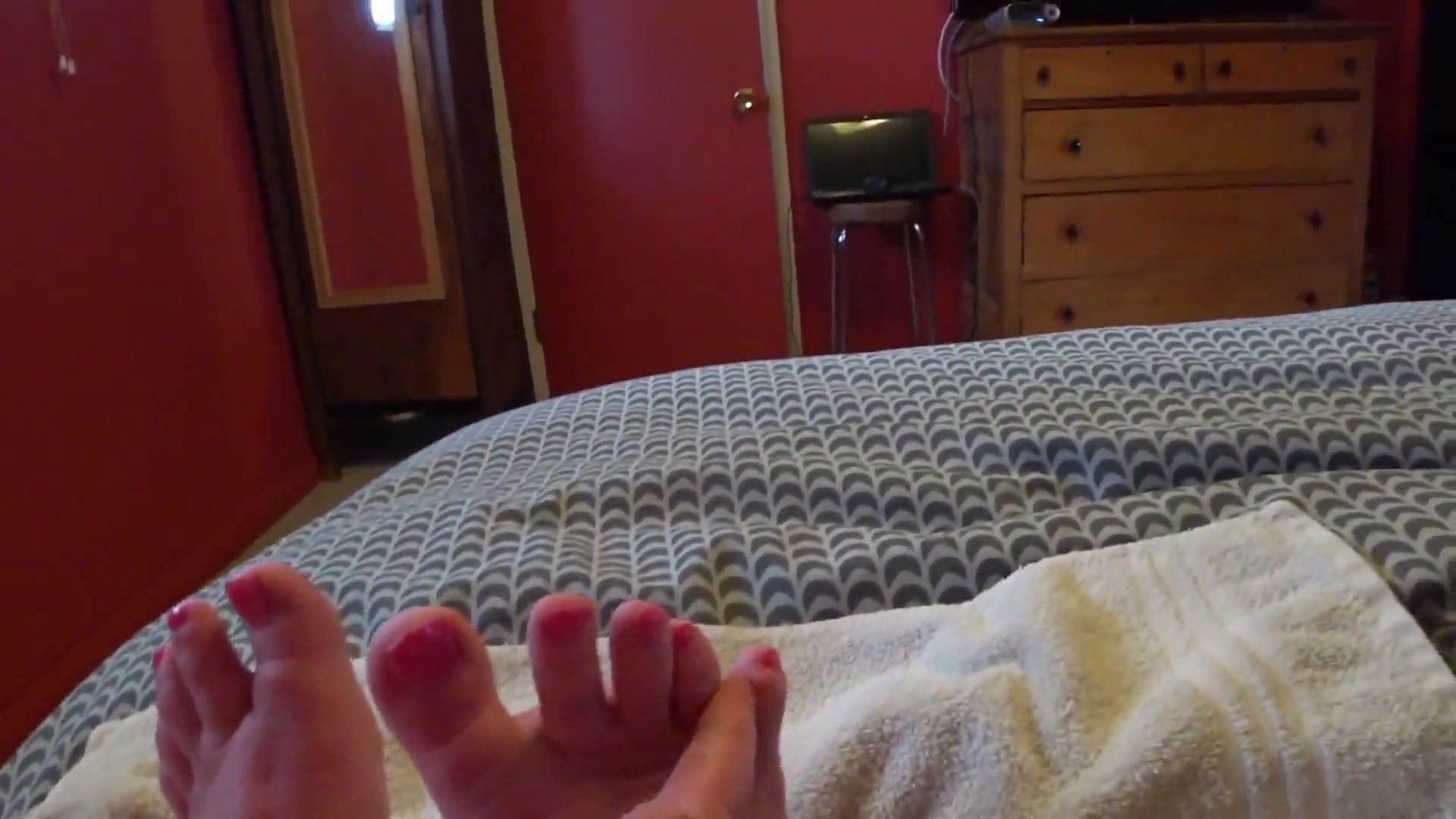 Mesmerised By My Pretty Pink Toes - TacAmateurs