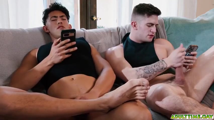Zeno Rey And Trevor Brooks - And Start Anally Fingering Themselves Side By Side