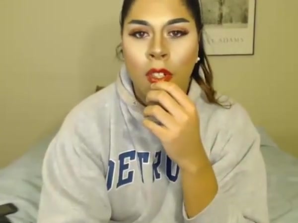Hung bbw tranny cums on cam