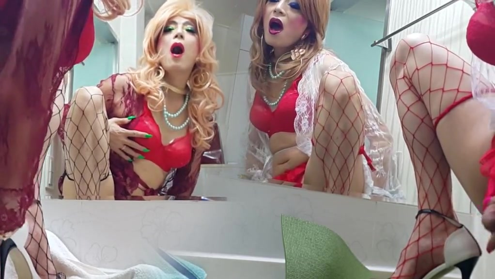 Sissy niclo solo masturbation