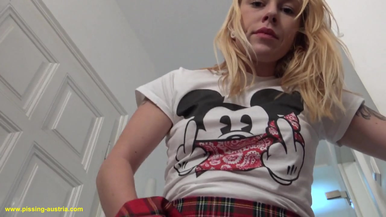 Bizarr teen 18+-dom face dildo fucking with pee by Femdom Austria