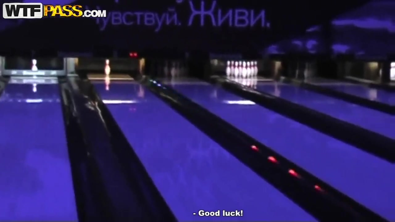 Man tries to seduce his GF to screw on camera