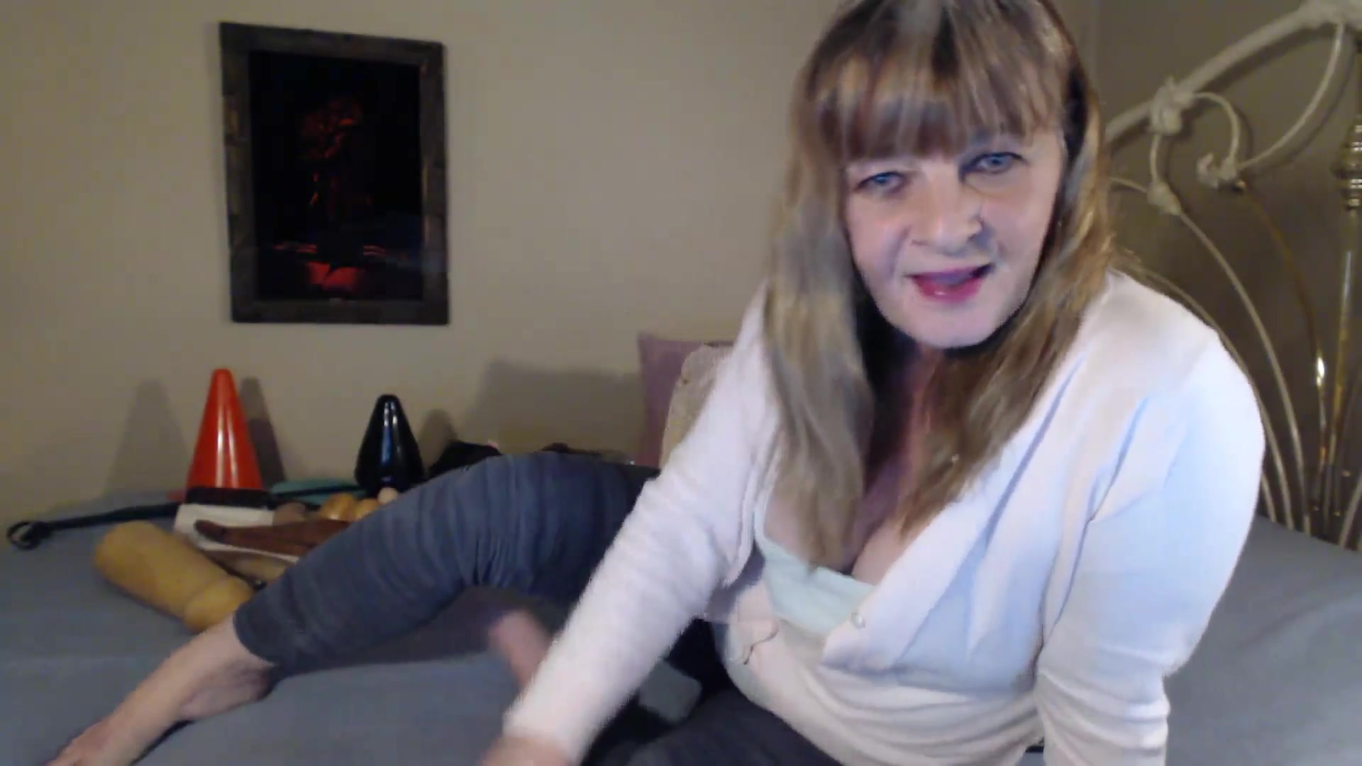 Smoking Fetish & Hairy Pussy Masturbation - TacAmateurs