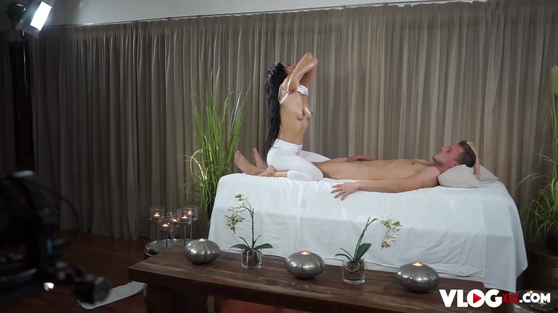 Masseuse Asia Vargas Pounded After Steamy Massage