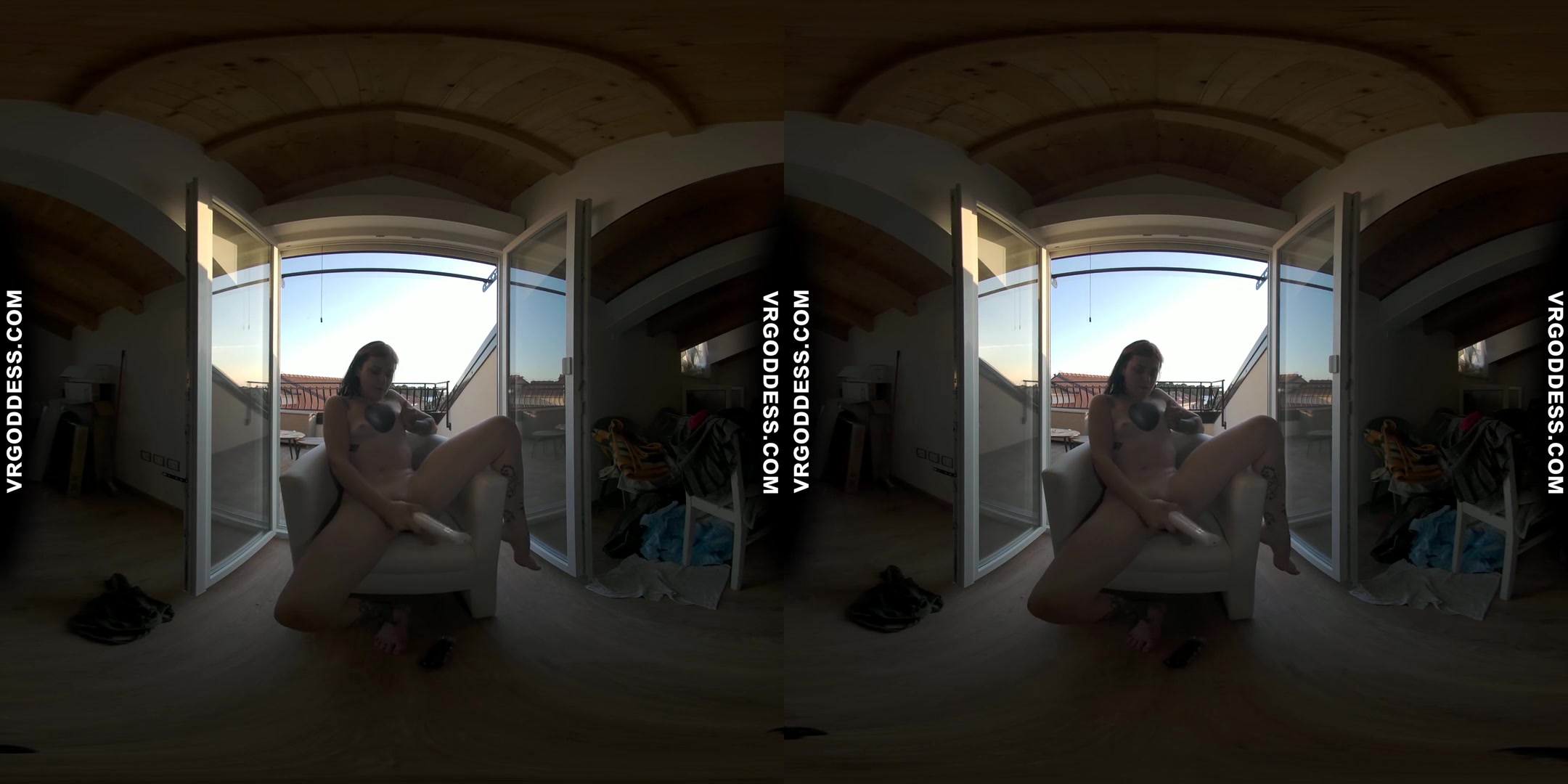 Risky Public Masturbating Hot Girl Brille Gets Caught By Tourists Gets Her Period finished at home