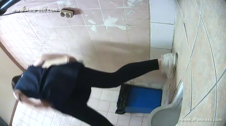 chinese girls go to toilet.45