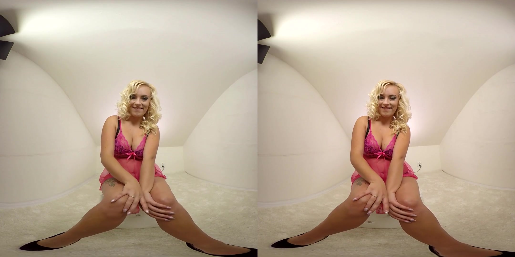 Violette Pure in Blonde Hottie Violette Pure Swims and Fingers Herself - TmwVRNet