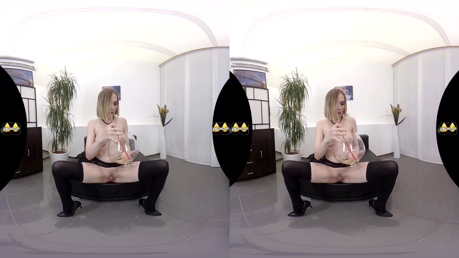 Lexy Star in Slow Start - VirtualPee