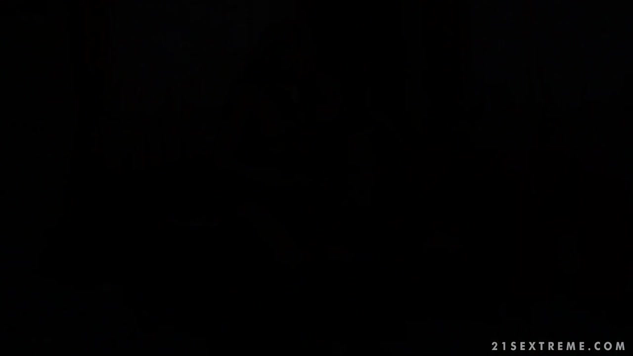 21Sextreme Video: 5 o'clock pee party