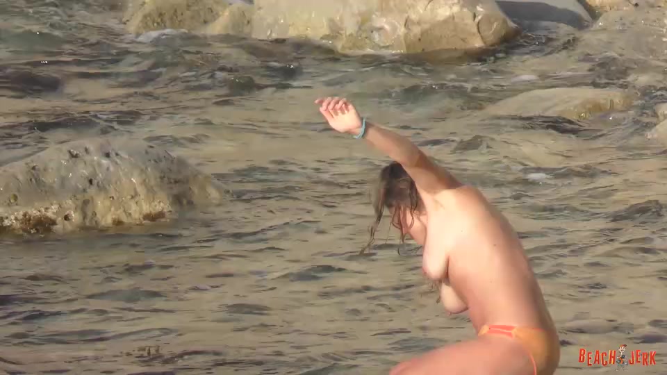 MILF on the rocks - BeachJerk