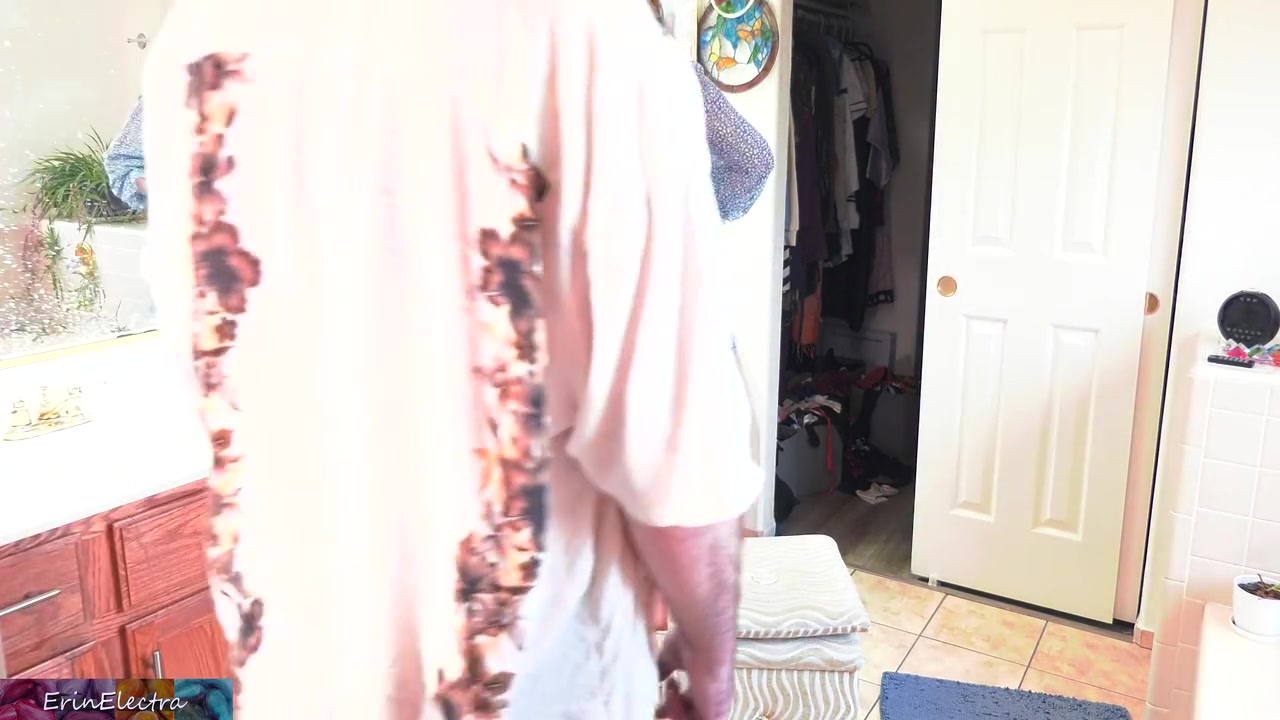 Helping Stepmom Dress I Get To Cum Inside Her