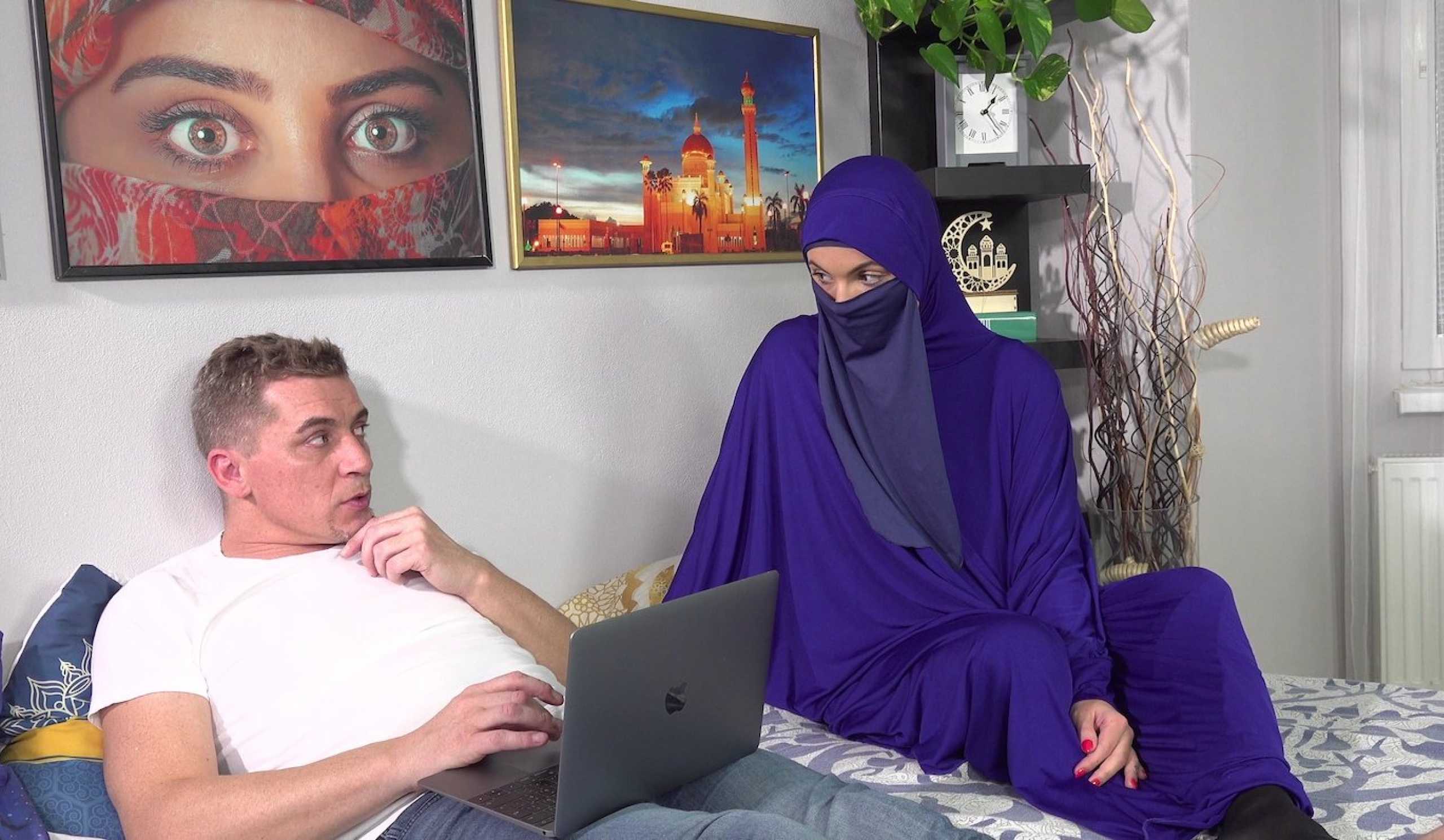 Steve Q & Vanessa Decker in Niqab Babe Likes It Hard - Porncz