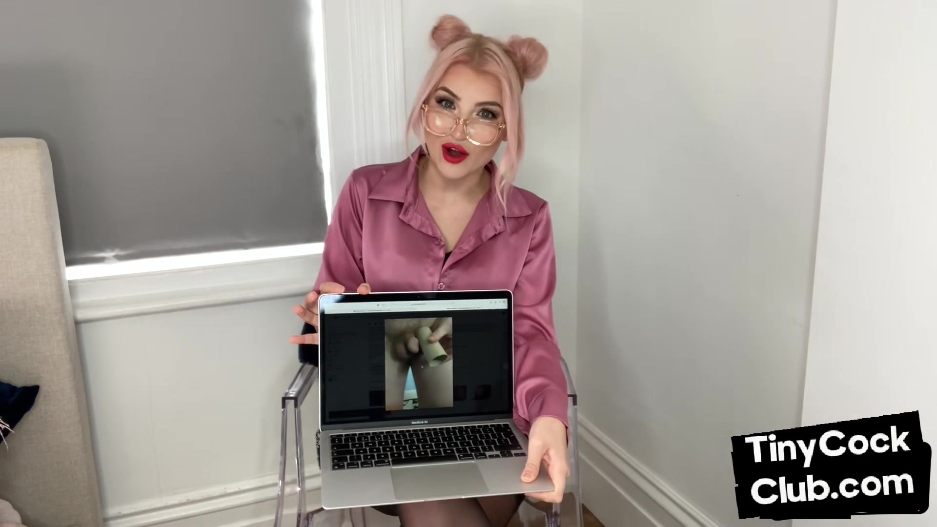 Cute bae in glasses commeting small dick