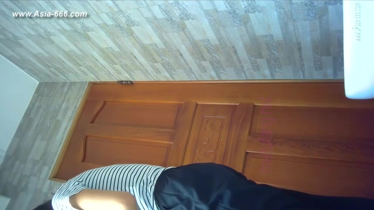 chinese girls go to toilet.316