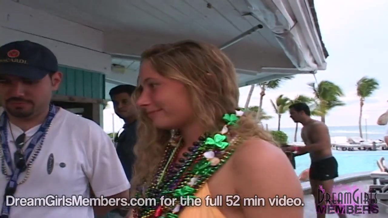 Home Video Of Exclusive Bartender Party With Lots Of Pussy - DreamGirlsMembers