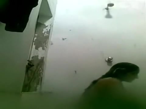 Hot bhabi shows all her curves while having a shower