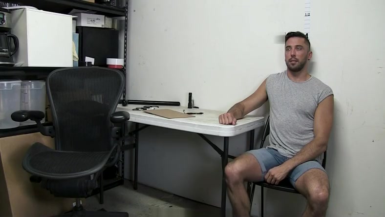 YoungPerps - Chiseled Security Guard Fucks A Handsome Thief
