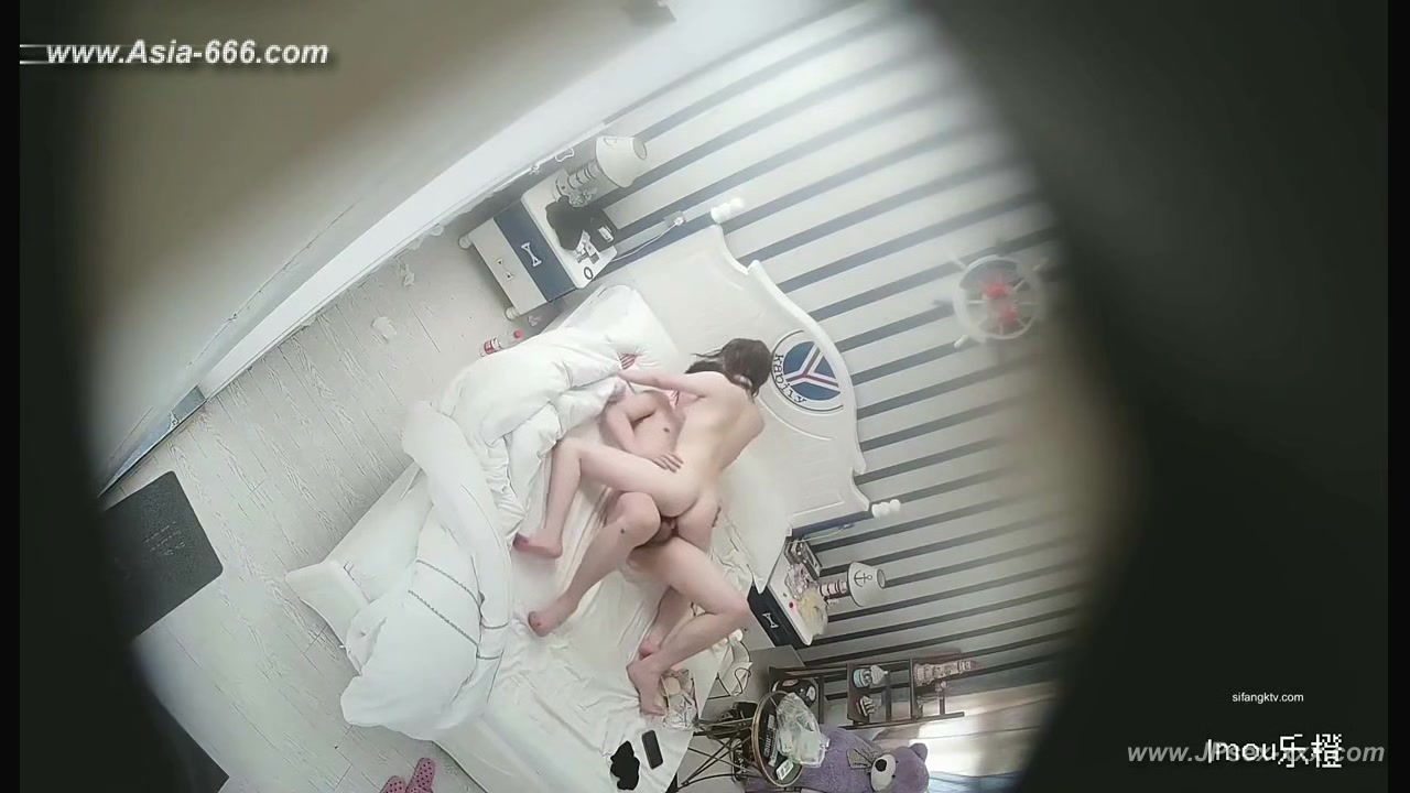 Hackers use the camera to remote monitoring of a lover's home life.639