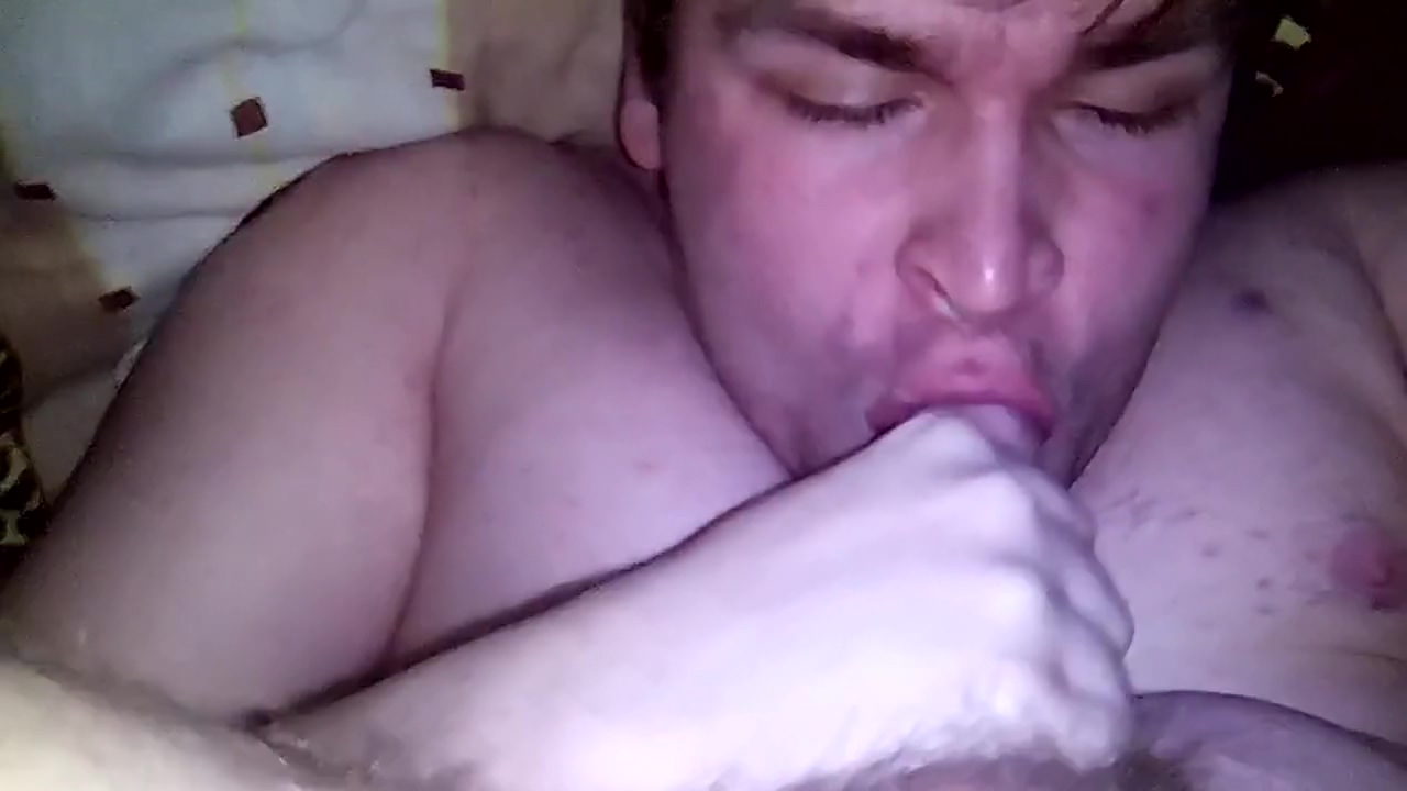 Artem Soset Sam Sebe Konchil V Rot Drochit Nogami Lizhet Nogi Self Suck Autofellatio Self Footjob