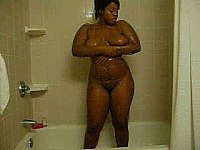 Curvy body wash station