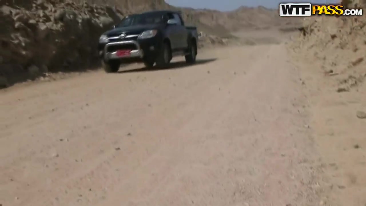 Russian babe sucks for bucks in eremic hills