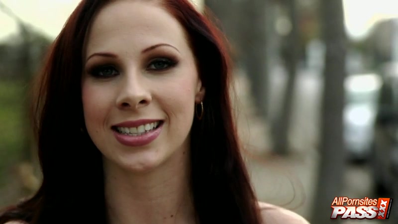 Gianna Michaels tit tease in 4k - SexMoviesNetwork