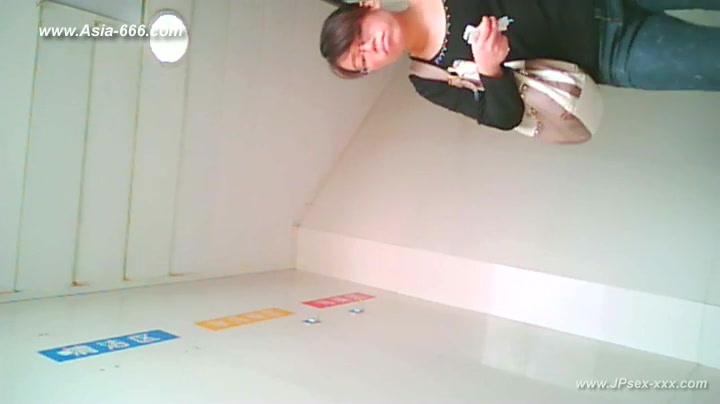 chinese girls go to toilet.61