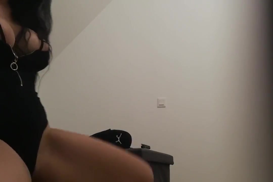 Beurette neyla Kimy baby-sitter se fait sodomiser